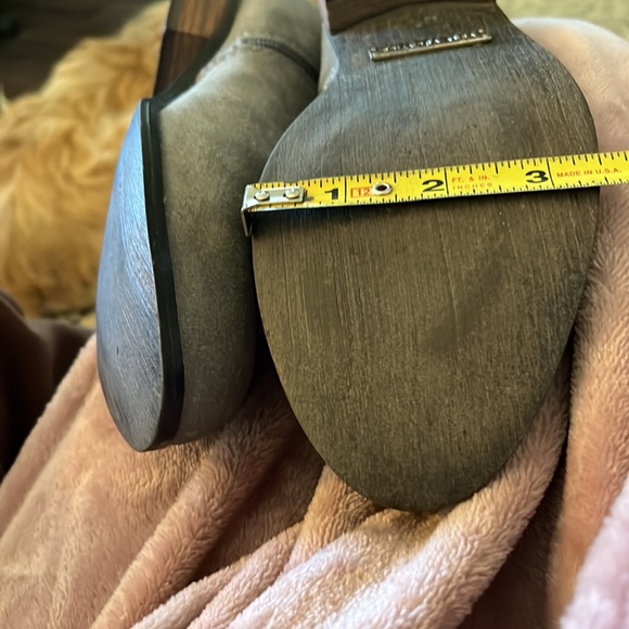 Very Volatile grey leather ankle boots. Size 7 - Picture 10 of 10